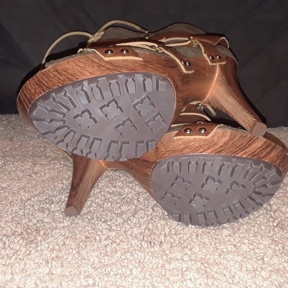 DOLLHOUSE VIVIANNE CRISS CROSS OPEN TOE Booties - Picture 2 of 4